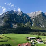 Апартаменты Apartmenthaus Donnerrose Лойташ